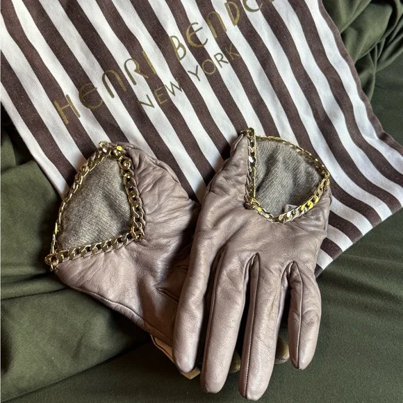 Henri Bendel Taupe Leather Gloves with Gold Chain - Picture 7 of 7